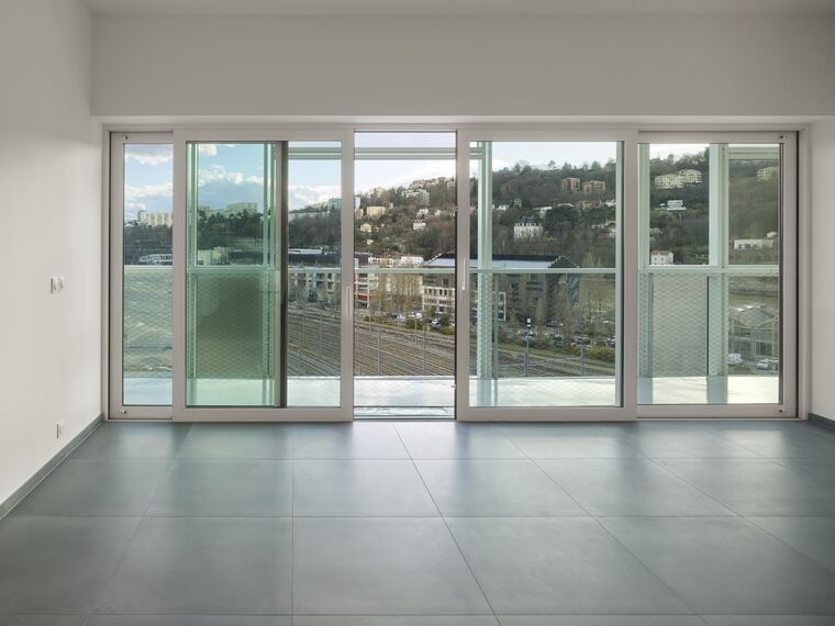 ThermoSystem 68 Fenêtres et ConceptPatio 68 Coulissants - Immeuble résidentiel Tour Ycone situé à Lyon, France