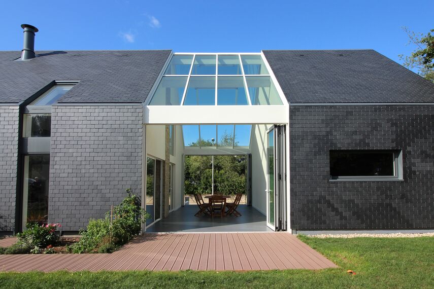 ConceptWall 50 Murs rideaux, ThermoSystem 68 Fenêtres, ConceptPatio 68 Coulissants et ConceptFolding 77 Coulissants - Maison Maison privée Bioclimatique situé à Crach, France
