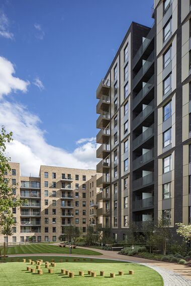 ConceptSystem 77 Portes et ConceptSystem 77 Fenêtres - Immeuble résidentiel Emerald Gardens situé à London, Royaume-Uni