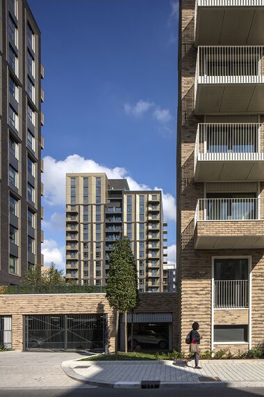 ConceptSystem 77 Portes et ConceptSystem 77 Fenêtres - Immeuble résidentiel Emerald Gardens situé à London, Royaume-Uni