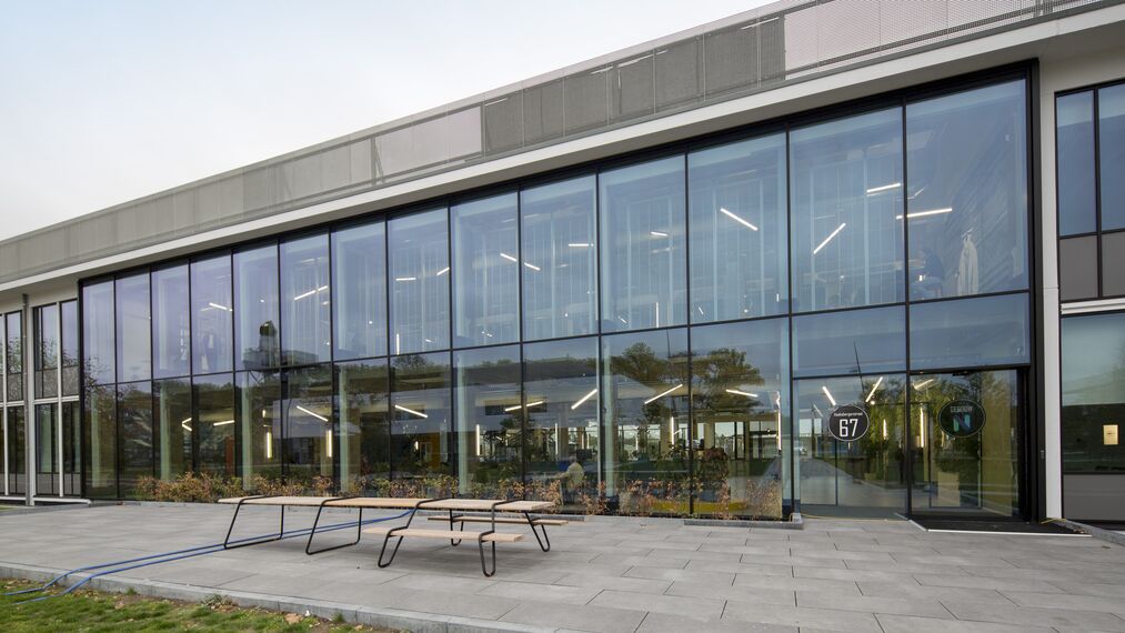 ConceptSystem 77 Doors, CW 50 Standard Façades, CW 50 Façades and CS 77 Hidden Vent Windows - Office building Building N Hengelo located in Hengelo, The Netherlands