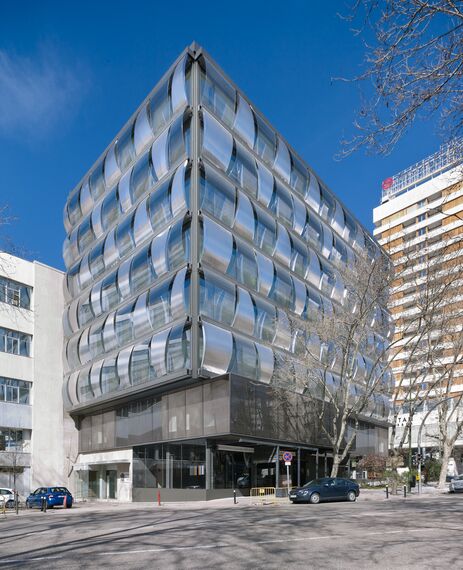 ConceptWall 50 Murs rideaux et ConceptSystem 68 Portes - Blue building situé à Madrid, Espagne