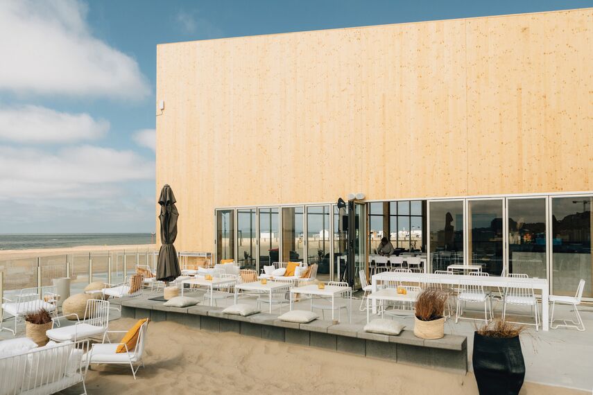 SlimLine 38 Fenêtres et ConceptFolding 77 Coulissants - BMW Art Ville situé à Knokke-Heist, Belgique