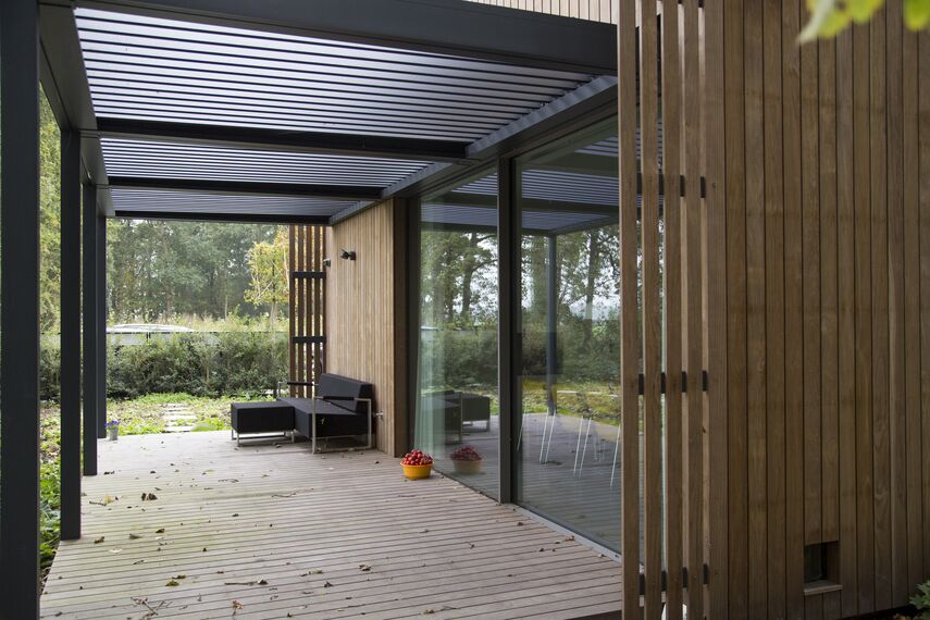 CS 86-HI (c) Systèmes annulés, ConceptWall 50 Murs rideaux et HiFinity Coulissants - Villa Boisée à Voorschoten situé à Voorschoten, les Pays-Bas