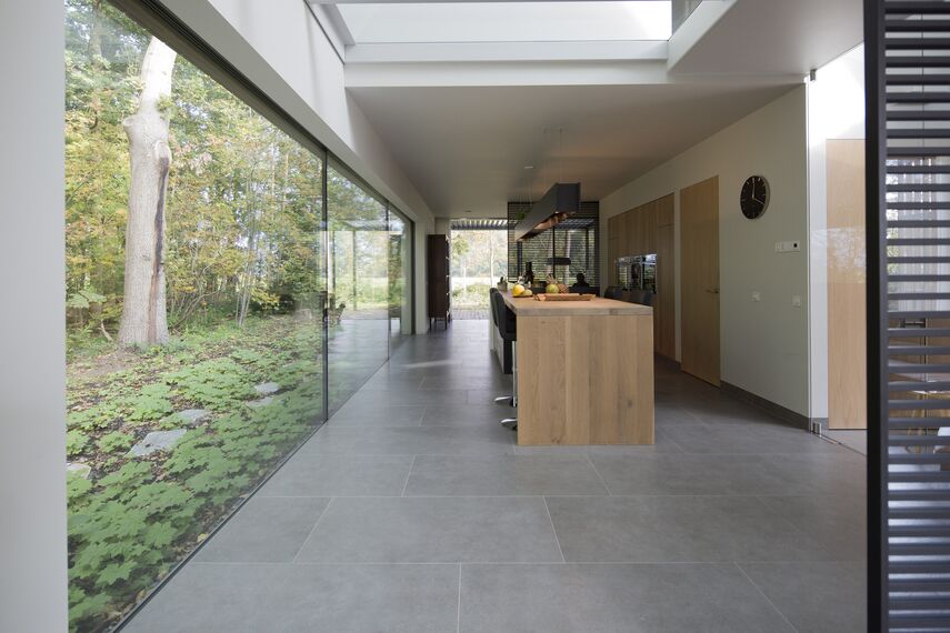 CS 86-HI (c) Systèmes annulés, ConceptWall 50 Murs rideaux et HiFinity Coulissants - Villa Boisée à Voorschoten situé à Voorschoten, les Pays-Bas