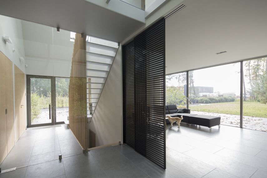 CS 86-HI (c) Systèmes annulés, ConceptWall 50 Murs rideaux et HiFinity Coulissants - Villa Boisée à Voorschoten situé à Voorschoten, les Pays-Bas