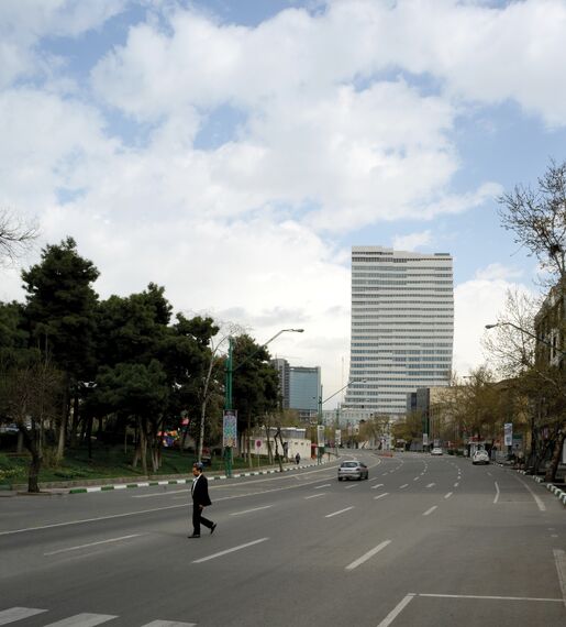 ConceptWall 60 Murs rideaux, ConceptSystem 68 Fenêtres et Ventalis Produits Périphériques - Immeuble de bureaux Jaam Tower situé à Tehran, Iran