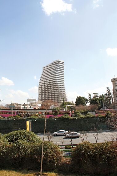 ConceptWall 60 Murs rideaux, ConceptSystem 68 Fenêtres et Ventalis Produits Périphériques - Immeuble de bureaux Jaam Tower situé à Tehran, Iran