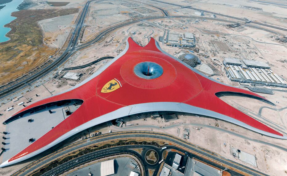 ConceptWall 86 Murs rideaux - Piste/Circuit Ferrari World Abu Dhabi situé à Abu Dhabi, Émirats arabes unis