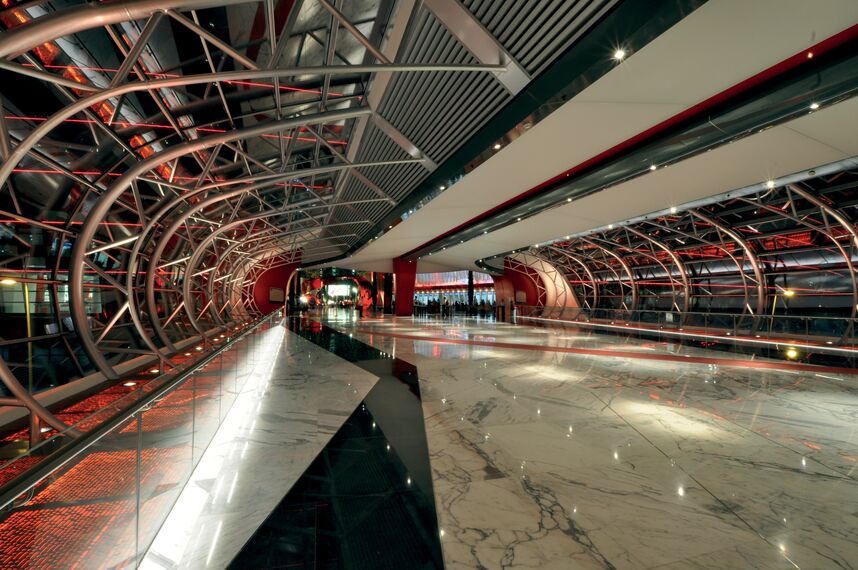 ConceptWall 86 Murs rideaux - Piste/Circuit Ferrari World Abu Dhabi situé à Abu Dhabi, Émirats arabes unis