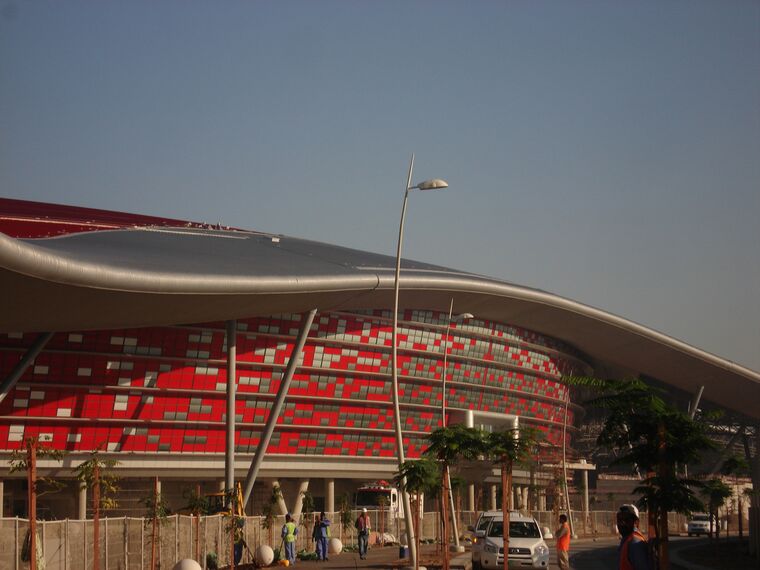 ConceptWall 86 Murs rideaux - Piste/Circuit Ferrari World Abu Dhabi situé à Abu Dhabi, Émirats arabes unis