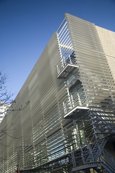 BriseSoleil 100 Brise Soleil et ConceptWall 50 Murs rideaux - Immeuble de bureaux 't Rabot situé à Gent, Belgique