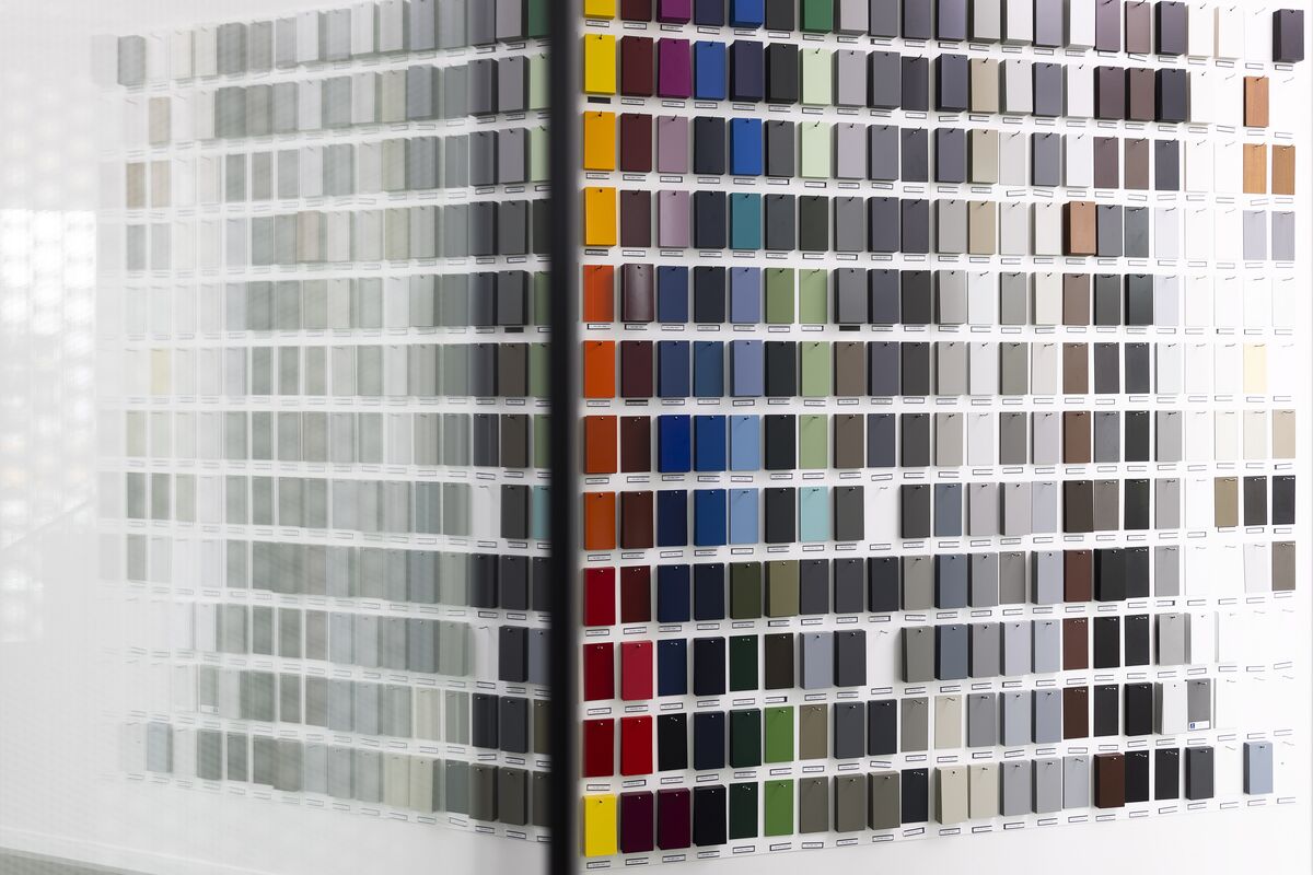 Colour sample wall in various colours at Reynaers Campus.
