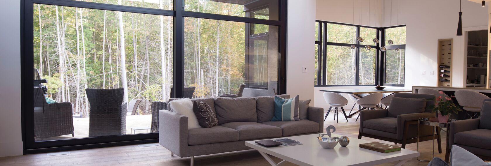 ConceptWall 50 Murs rideaux et ConceptSystem 77 Fenêtres - Residence Forest View situé àCanada