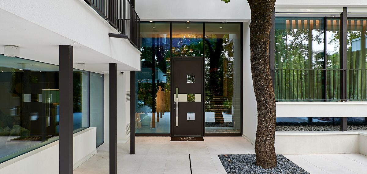Porte d'entrée en aluminium.