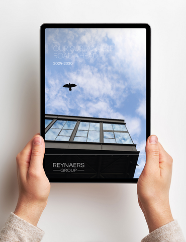Portada en iPad del documento Our Sustainable Road Ahead, reporte de sostenibilidad 2024-2030