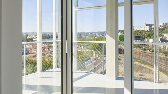 ThermoSystem 68 Fenêtres et ConceptPatio 68 Coulissants - Tour Ycone situé à Lyon, France
