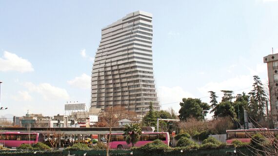 ConceptWall 60 Murs rideaux, ConceptSystem 68 Fenêtres et Ventalis Produits Périphériques - Immeuble de bureaux Jaam Tower situé à Tehran, Iran